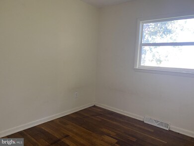 8210 A Oak Springs Rd, Marshall, VA 20115 - photo 6