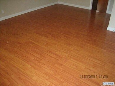 GLIMMERING LAMINATE FLOORING THROUGH OUT