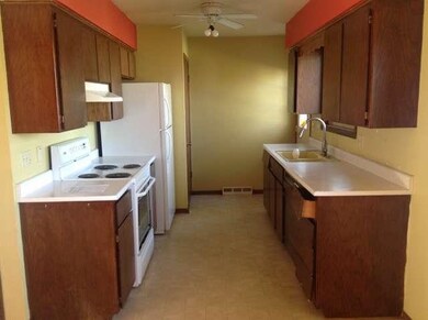 102 4th St unit 104, Brooklyn, WI 53521 - photo 6