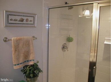 4189 S Four Mile Run Dr unit 103, Arlington, VA 22204 - photo 5