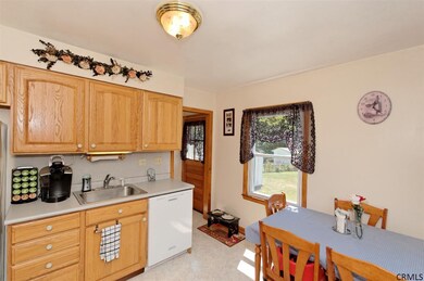 8 Weise Rd, Schenectady, NY 12302 - photo 2