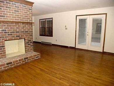 Den/Family/Great Room - Great room with oak floor 