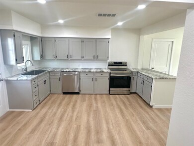 1117 E Chambers St, Cleburne, TX 76031 - photo 5