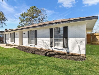 912 Dyche Ln, Alvin, TX 77511 - photo 2