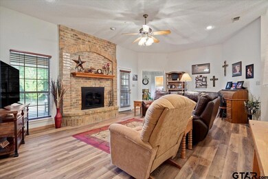 1801 Hogan Ln, Mount Pleasant, TX 75455 - photo 3