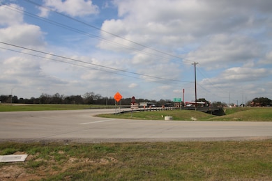 1346 N Jefferson St, La Grange, TX 78945 - photo 4