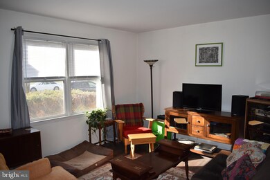 2027 Clinton Ave, Chambersburg, PA 17201 - photo 2