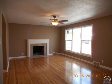 1023 SW Parkview St, Topeka, KS 66604 - photo 4