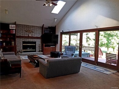 OPEN FLOOR PLAN FAMILY/GREAT ROOM W/CATHEDERAL CEI