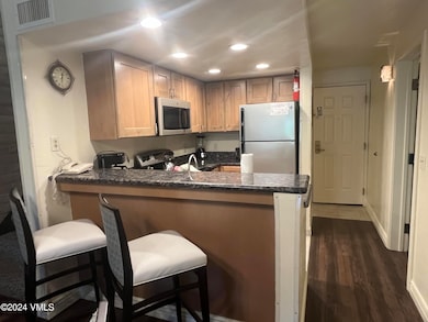 3408 kitchen bar