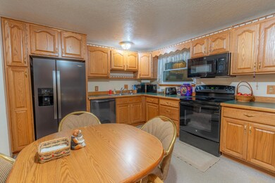 3740 Shirley Ln, Columbus, OH 43228 - photo 4