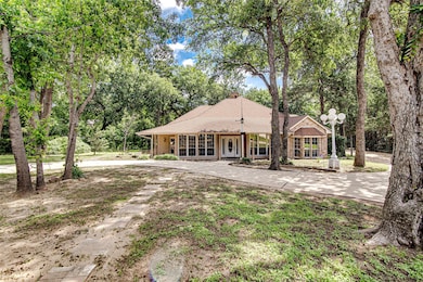 3308 Corn Valley Rd, Grand Prairie, TX 75052 - photo 5