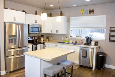 03_Barbed_Wire_Drive_Kitchen