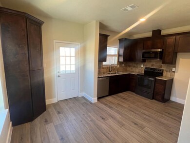 719 E 5th St, Bonham, TX 75418 - photo 3