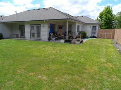 358 Meadowbrook Dr, Central Point, OR 97502 - photo 6