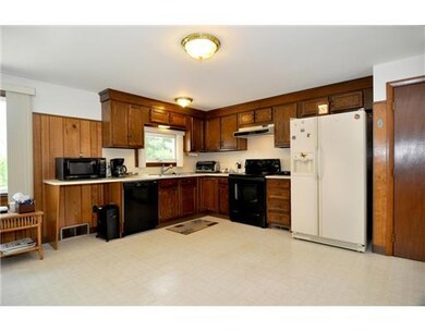 204 Mountain Laurel Dr, Cranston, RI 02920 - photo 3