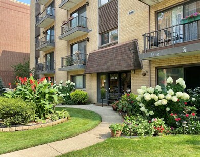 1623 Ashland Ave unit 2B, Des Plaines, IL 60016 - photo 2