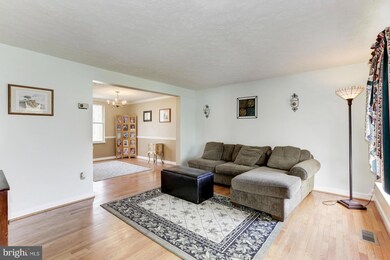 8784 Cardinal Forest Cir, Laurel, MD 20723 - photo 4