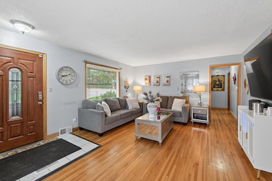 2258 3rd St E, Saint Paul, MN 55119 - photo 4