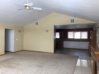 214 Lake St, Osceola, IA 50213 - photo 3