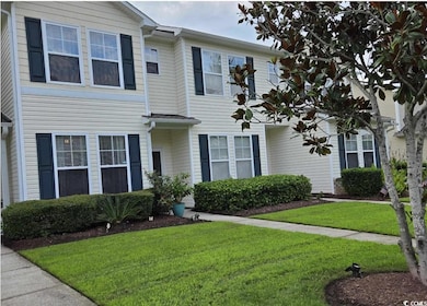 View of front of property featuring a front yard.