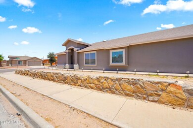 14300 Desert Cactus Dr, Horizon City, TX 79928 - photo 3