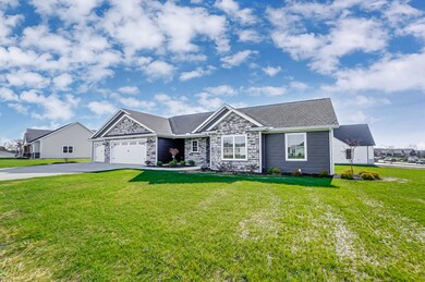 1205 Wells Dr, Wapakoneta, OH 45895 - photo 2