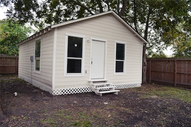1020 Dewalt St unit B, Houston, TX 77088 - photo 2