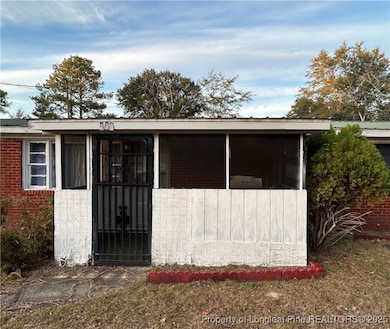 433 Cumberland Ave, Raeford, NC 28376 - photo 2