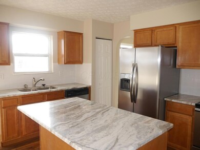 5755 Templar St, Columbus, OH 43232 - photo 6