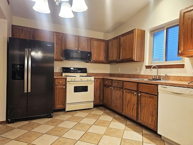 4032 Heatherwood Ct, Warren, MI 48092 - photo 5