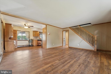 14 Cinnamon Rd, Levittown, PA 19057 - photo 2