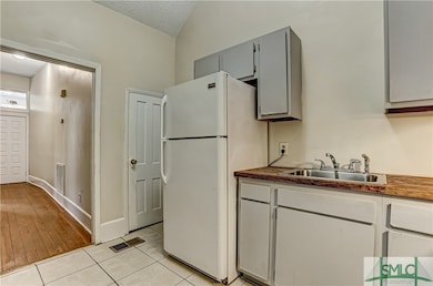 520 E Waldburg St unit B, Savannah, GA 31401 - photo 6