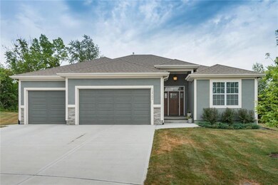 6039 Lakecrest Dr, Shawnee, KS 66218 - photo 2