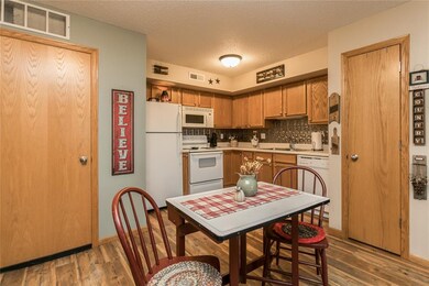 640 Colton Cir NE unit 3, Cedar Rapids, IA 52402 - photo 7