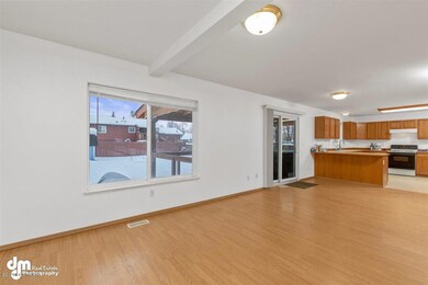 04-Living Room 20201112-DW-0898