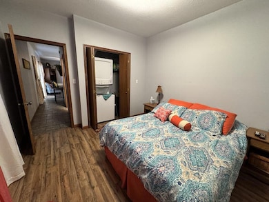 Bedroom/Laundry