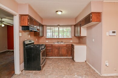 10542 Cheeves Dr, Houston, TX 77016 - photo 7