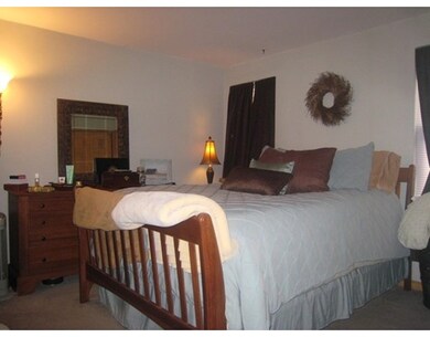 28 Clark St unit 4, Boston, MA 02109 - photo 4