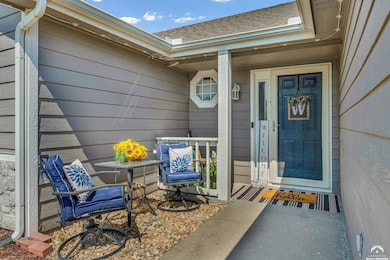 218 W 27th St, Eudora, KS 66025 - photo 2