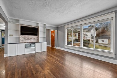 Open living room with built in shelving. so much n