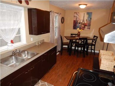 Kitchen/Dining Combo
