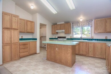 19083 Pumice Butte Rd, Bend, OR 97702 - photo 6