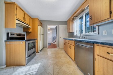 120 Hamden Cir, Quincy, MA 02170 - photo 6