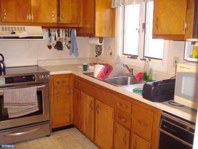 445 Parkview Dr, Mount Holly, NJ 08060 - photo 5