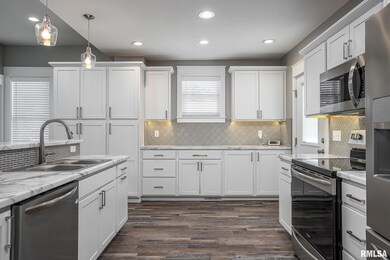 2415 Bridge Ave, Davenport, IA 52803 - photo 5