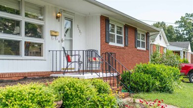 2137 Cortland St, Waynesboro, VA 22980 - photo 2