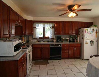 8 Melvin St, Wakefield, MA 01880 - photo 3