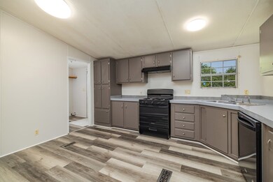 722 Virginia Ave, Victoria, VA 23974 - photo 6