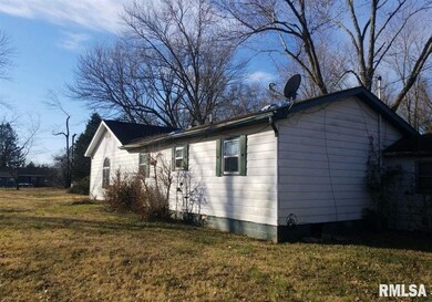 1017 Plum St, Harrisburg, IL 62946 - photo 7